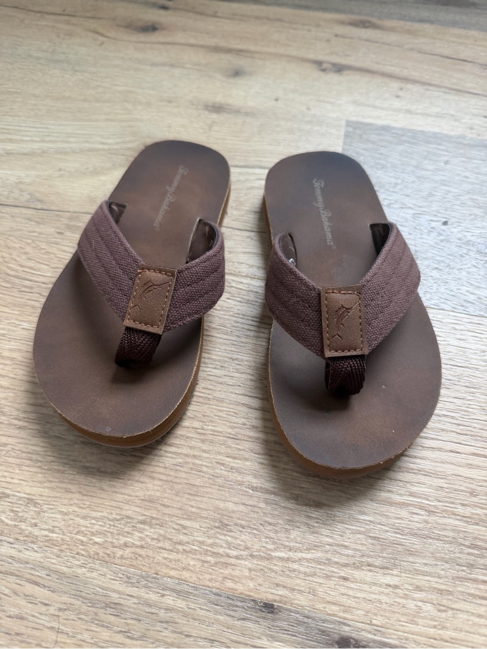 Tommy Bahama boys Brown leather/canvas Flip Flops